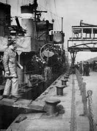 Weltkrieges und wurde mit dem ritterkreuz des eisernen kreuzes mit eichenlaub und schwertern ausgezeichnet. Photos Of Hitler S U Boat Commander Otto Kretschmer Daily Mail Online