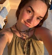 Sarah Timms's Instagram, Twitter & Facebook