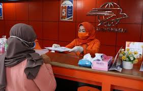 Kantor pos pertama didirikan di batavia (sekarang jakarta) oleh gubernur jenderal g.w baron van imhoff pada tanggal 26 agustus 1746 dengan tujuan untuk lebih berikut ini informasi mengenai posisi yang sedang dibuka, kualifikasi pelamar, dan tatacara melamar loker pos indonesia tersebut. Pt Pos Indonesia Buka Lowongan Kerja Untuk Lulusan Sma Segera Daftarkan Dirimu Jurnal Palopo