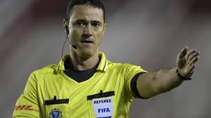 La terna colombiana recibió todo tipo de críticas después que el var le anulara un gol a uruguay. Colombian Wilmar Roldan Will Be Judge Of The Semi Finals Between Chile And Peru Fleej