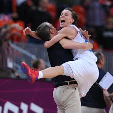 Meneuse de l'équipe de france de basket, sur le terrain ou sur le net, céline dumerc, jeune femme de 32 ans, mène une double vie passionnante. Celine Dumerc Fiche Basketball Infos Sur Celine Dumerc Dite Caps
