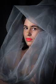 בשבוע שעבר שנת הלימודים נפתחה, אבל בשבילי בימים אלה היא מסתיימת. בשנה  האחרונה, לצד ההתפתחות העסקית, המשכתי בהתפתחות המקצועית ולמדתי צילום סטודיו,  בבית ספר לצילום