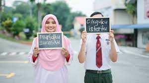 Bagi mengelakkan anda gagal melayari laman web ini bila di block atau error 404, klik sini. Kisah Cinta Guruku Jadi Istriku Bak Drama Ini Viral Ucapan Pria Di Sekolah Jadi Kenyataan Tribun Timur