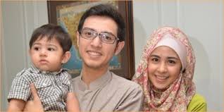 Namun ketika dikonfirmasi, artis berusia 32 tahun ini menolak membahas perceraian ketiganya itu. Stuart Collin Tinggalkan Risty Tagor Dan Jejali Anak Dengan Sambal Merdeka Com