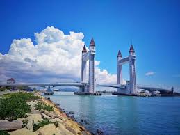 Kuala terengganu is the administrative capital, royal capital and the main economic centre of terengganu, on the east coast of peninsular malaysia. Detail