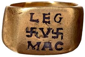 Non era raro che uomini facoltosi indossassero anelli d'argento, braccialetti e ciondoli. Anelli Romani Romanoimpero Com Roma Antica Anelli Antichi Romani