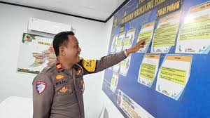 Berisiko Picu Longsor, LMK Minta Bangli di Bantaran Kali Baru Batu Ampar  Ditertibkan ~WR