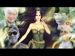 Nyi roro kidul adalah sosok legenda yang begitu populer di kalangan masyarakat jawa dan bali. Mitos Nyi Roro Kidul Dari Zaman Sukarno Hingga Sekarang Youtube Gambar Tokoh Foto Langka Mitologi