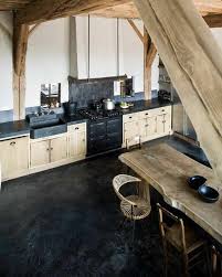 Découvrez notre collection complète de chaises en bois brut à peindre et personnaliser. La Cuisine En Bois Massif En Beaucoup De Photos