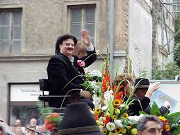 Andreas k, former chaffeur of late german fashion designer rudolph moshammer, carries moshammer's dog daisy at moshammer's funeral at ostfriedho. Rudolph Moshammer Wikimedia Commons