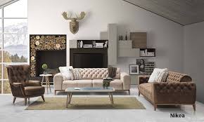 Die Nikea Couchgarnitur Uberzeugt Durch Sein Klassisches Design Und Ist Naturlich Auch In Ihrer Wunschfarbe Bestellbar Auf Wunsch Home Home Decor Furniture