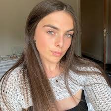 Ella Ferris's Instagram, Twitter & Facebook