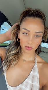 Ashlee Roberson's Instagram, Twitter & Facebook