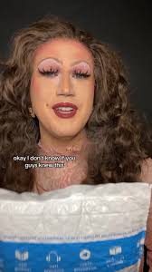 maybe y’all knew this but let me have it 🤫 Amazon package = chip bag  #amazon #amazonprime #package #delivery #onlineshopping #queer #dragartist  #dragmakeup