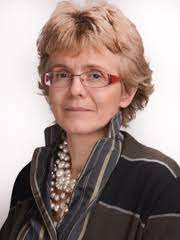 Elena cattaneo, scienziata e senatrice a vita, alle telecamere di informatoretv, con una elena cattaneo, direttrice del laboratorio di biologia delle cellule staminali e farmacologia delle malattie. Elena Cattaneo Wikipedia