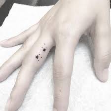 20 Tiny Finger Tattoos With Big Senses Of Style Tiny Finger Tattoos Small Finger Tattoos Cool Small Tattoos