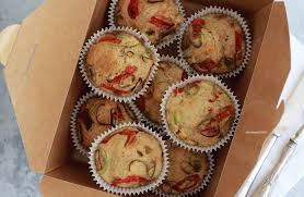 Amalgama tutti gli ingredienti con l'aiuto di una frusta e successivamente incorpora all'impasto 120 grammi di farina e mezza bustina di lievito istantaneo per prodotti salati. Muffin Salati Verdure E Semi Di Lino Ricetta Senza Uova Light E Vegan Ricettevegolose