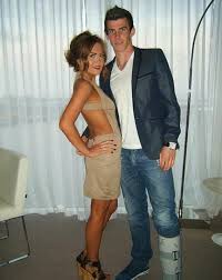 The two were childhood sweethearts and attended the same school. Emma Rhys Jones And Gareth Bale Gareth Bale Pyjamas Baling