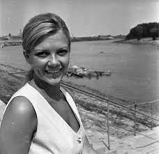 Erika gál (born urbán) was born on month day 1946, at birth place, to ferenc józsef urbán and margit mészáros. Piros Ildiko Wikipedia
