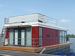 Floating Houses Sind Schwimmende Ferienha User Floating 44 Sind Festliegende Hausboote In Kra Slin Barth Laboe Boltenhage Schwimmende Hauser Hausboot Haus