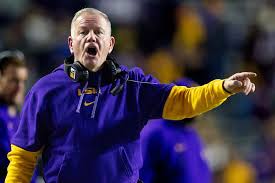 Brian Kelly Becomes College Football’s Laughingstock After CBS Sports Commentary Debut — Yahoo Sports