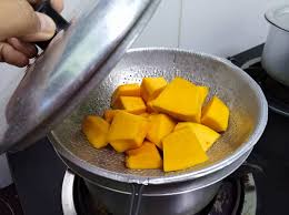 Manada pelik masak labu kuning campur udang ni. Kuning Berseri Resipi Kuih Lapis Labu Cantik Tanpa Pewarna