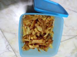 Berdasarkan definisi keripik tersebut, keripik singkong bisa disebut sebagai panganan yang terbuat dari singkong yang diiris tipis. Resep Keripik Singkong Panjang