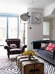 20 Modern Living Room Designs With Elegant Family Friendly Decor Retro Living Rooms Family Living Room Design Vintage Living Room