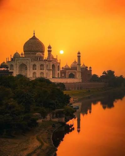 Taj at dusk