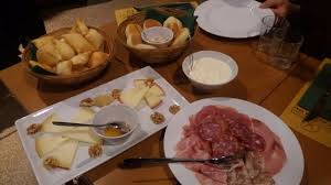 La dotta, la grassa, la rossa. Crescentine Tigelle Affettati E Formaggi Picture Of Polpette E Crescentine Al Mercato Delle Erbe Bologna Tripadvisor