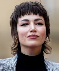 Come scegliere un taglio di capelli a seconda della forma del viso e dei capelli. Cerchi Un Taglio Di Capelli Per Sembrare Piu Alta