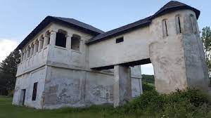 Mai precis, este o clădire formată din parter și etaj, fiind o construcție solidă din cărămidă. Cula Lui Tudor Vladimirescu Din MehedinÈ›i Planiada