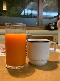 ココ何処っス b型の熱しやすく冷めやすい ハンバーグ 野菜 ジュース 生ビール