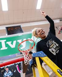 Congratulations to the absolutely DOMINANT Harmoni Turner and her Harvard  Crimson women's basketball team