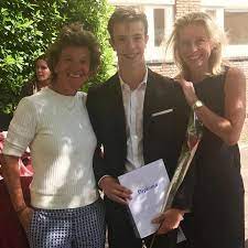 Sinds september 2020 is ze partijleider van d66. De Mens Of Hond Achter De Politicus Vind Je Op Instagram Politiek Ad Nl