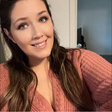 Donna Plowman's Instagram, Twitter & Facebook