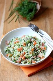 Comme Un Taboule De Chou Fleur Au Saumon Et Concombre Gourmandiseries Taboule De Chou Fleur Recette Salade Froide Chou Fleur