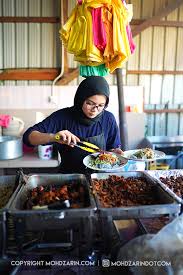This wonderful rice is usually hence its a must to try their ikan percik which is basically rich, smoky and milky in taste. Nasi Kerabu Tersedap Di Dunia Mohd Zarin