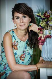Fatma taspinar (1982) is een belgisch journaliste, nieuwsanker en presentatrice bij de vrt. Leven Na Leuven Criminoloog En Journalist Fatma Taspinar Nieuws
