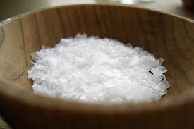 Bunun için kettle içine yaklaşık yarım su bardağı sirke ve kireç kaplı yüzeyi geçecek ölçüde su ekleyin. Caydanlik Kireci Nasil Temizlenir En Basit 5 Kesin Cozum Nefis Yemek Tarifleri