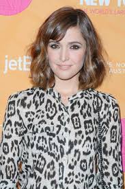 Wavy hairstyles with bangs are a fantastic idea for those who don't want to wear their hair up. 20 Short Wavy Hairstyles With Bangs