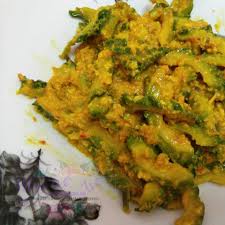 Bersihkan sotong dan potong bulat. Resepi Peria Katak Goreng Telur Hancur