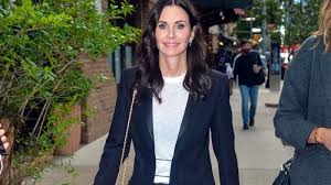 The one where courteney cox forgets she was even on friends. the actress appeared via video on jimmy kimmel, where she revealed she really doesn't remember much about playing the tightly. Courtney Cox Die Friends Gruppe Traf Sich Nur Zwei Mal Nach Ende Der Show