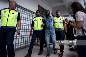 Usaha keluarga dan rakan serumah mangsa cuba mengesan. Vol 3 Update 23 Mei Tempoh Reman Ke 3 3 Suspek Disambung Skandal Nurse Jantan Afrika Berkuntum Di Media Sosial Selama Bertahun Tahun Kerap Keluar Masuk Kondo Berdua Isu Semasa