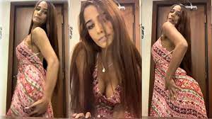 Poonam pandey recent live