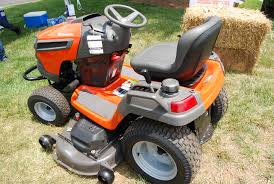 If you're looking for a zero turn riding mower but don't want the hassles and maintenance expense of a hydraulic system then this mower could fill the bill. File Husqvarna Riding Mower Jpg Wikimedia Commons