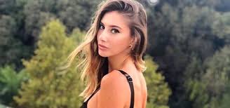 Gizemli kadının adı çağla ayça altunkaya olduğu iddia edildi. Seyma Subasi Nin Ayca Cagla Altunkaya Yorumu Cok Kucuk Ama Galiba