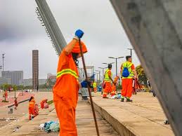 Prefeitura de Porto Alegre mobiliza equipes para remover resíduos das chuvas