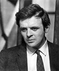 Anthony hopkins, 83, made history as the oldest star to win leading actor, but forgot to zoom in for his acceptance speech because he was too busy painting. Movictopus Young Sir Anthony Hopkins Facebook