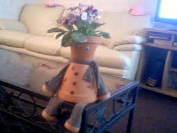 Les pots de terre cuite sont surtout utilisés pour y mettre des plantes. Personnage Pot De Terre Cuite Fleurs 10doigts Fr